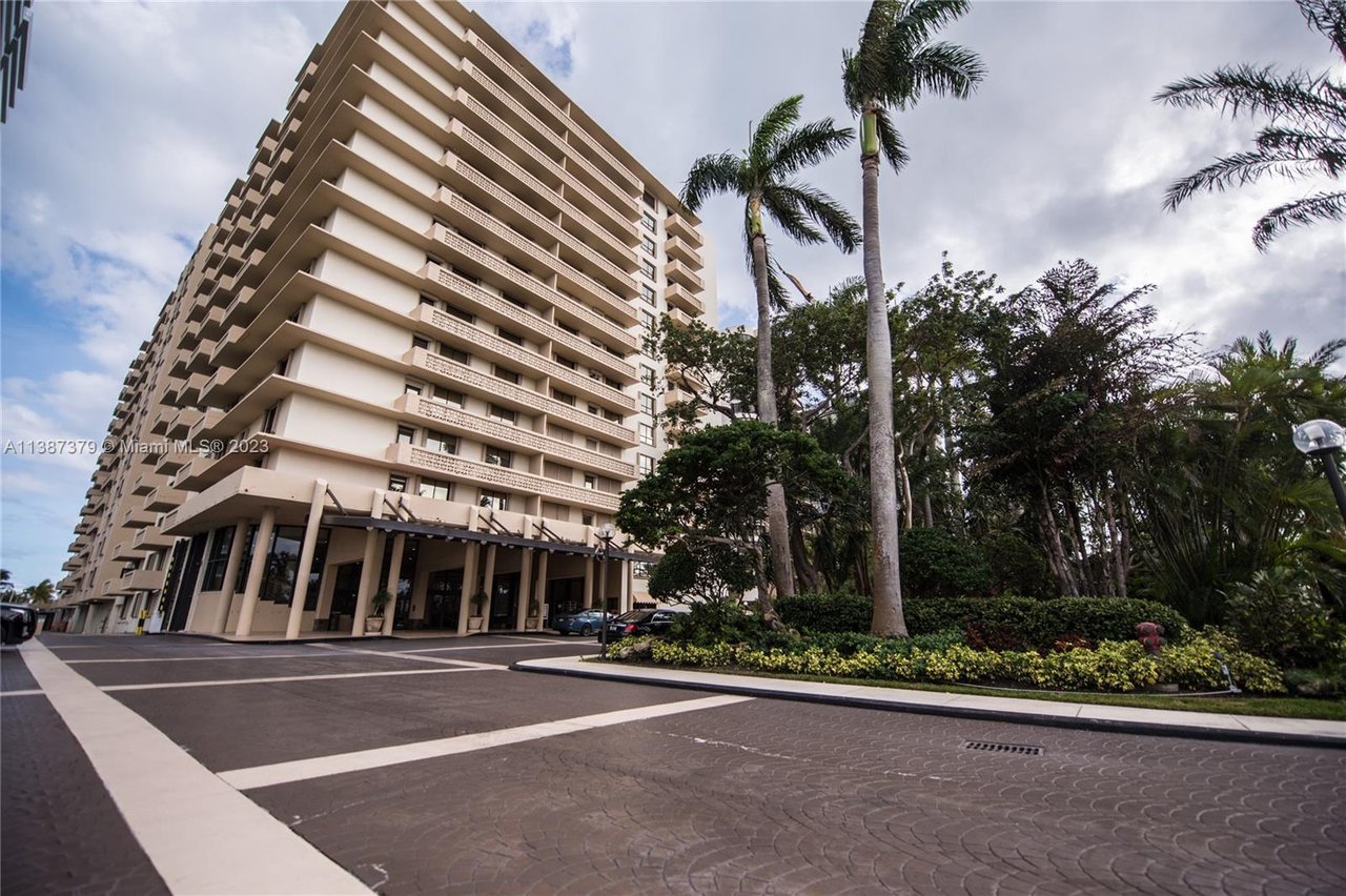 The Plaza Of Bal Harbour, Unit 315