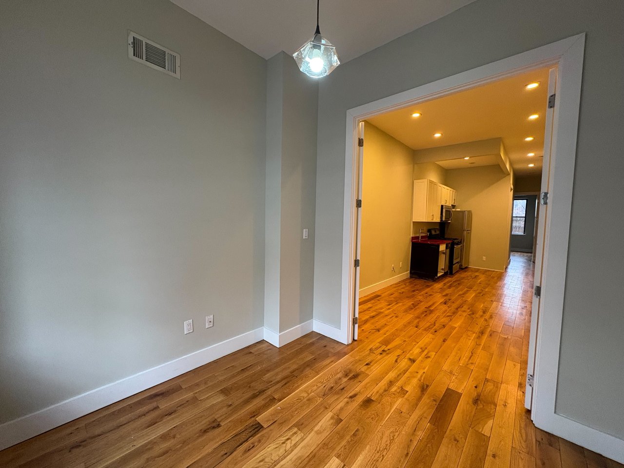 186 Wilson Avenue #1L