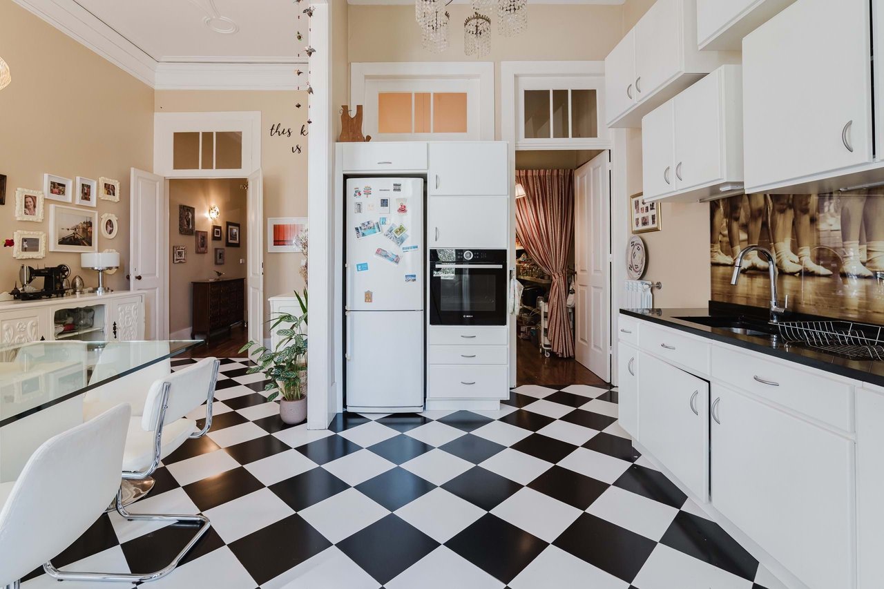 Beautifully Restored Townhouse Property with license for Short-Term rental in Bonfim, Porto