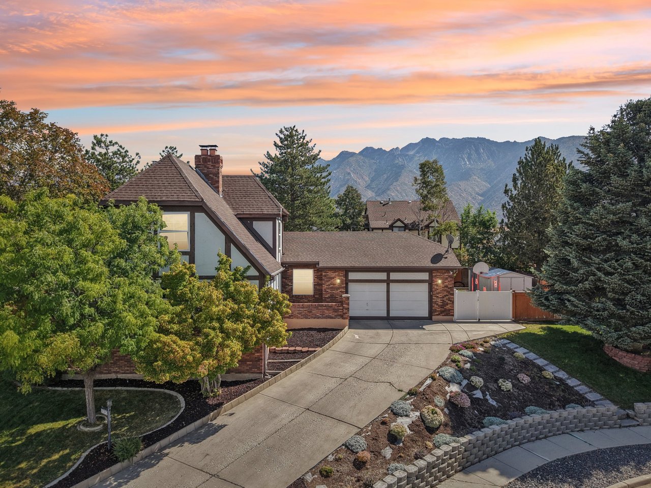 11343 S Clifford Cir