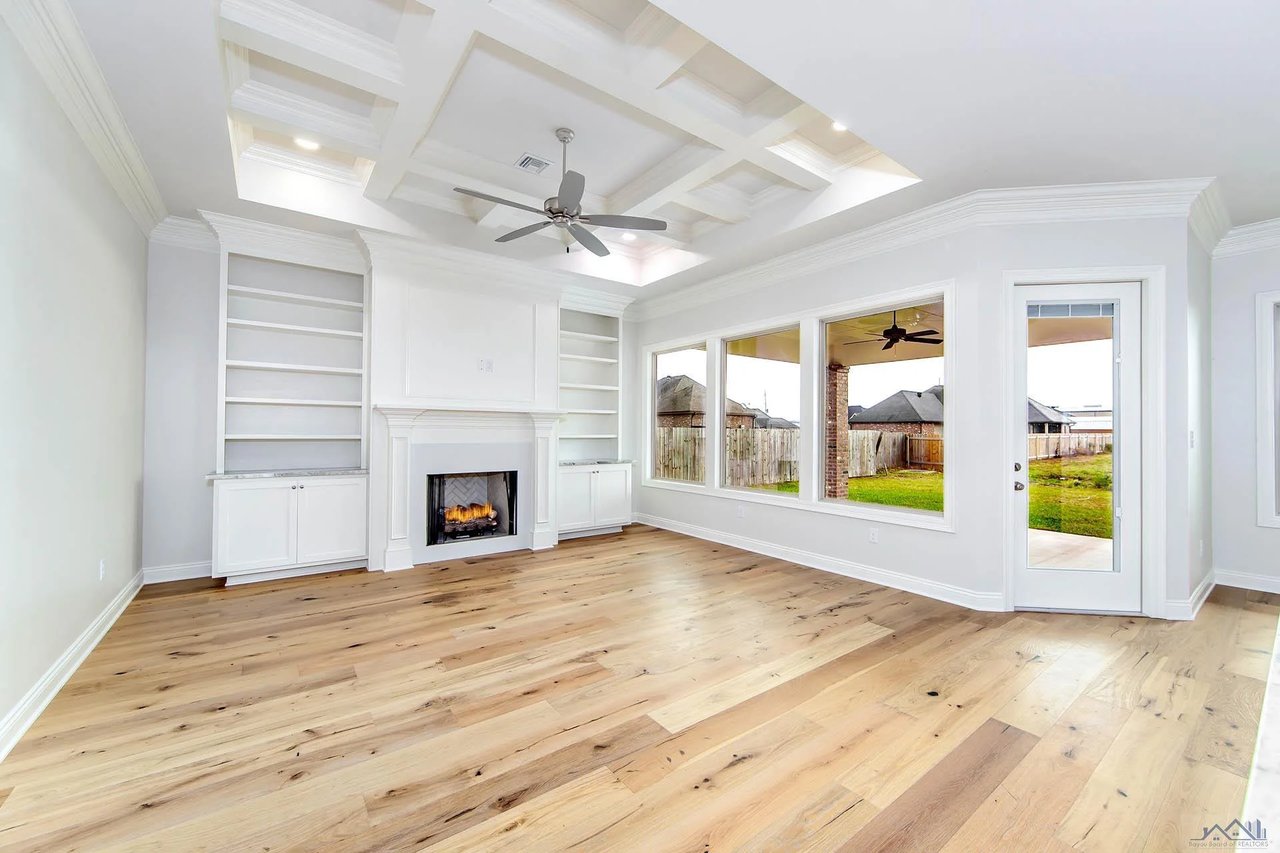 351 Ravensaide Dr