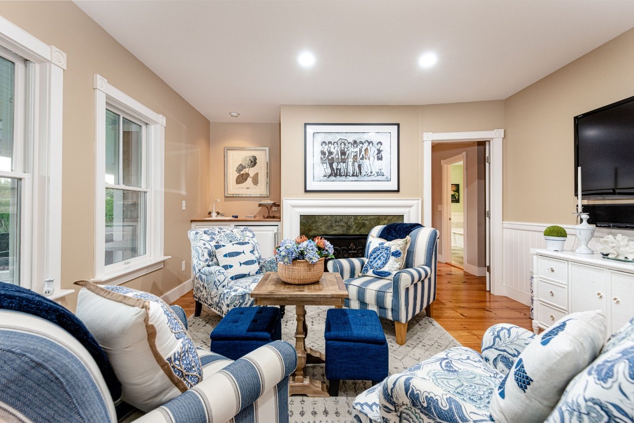 24 Cannonbury Ln