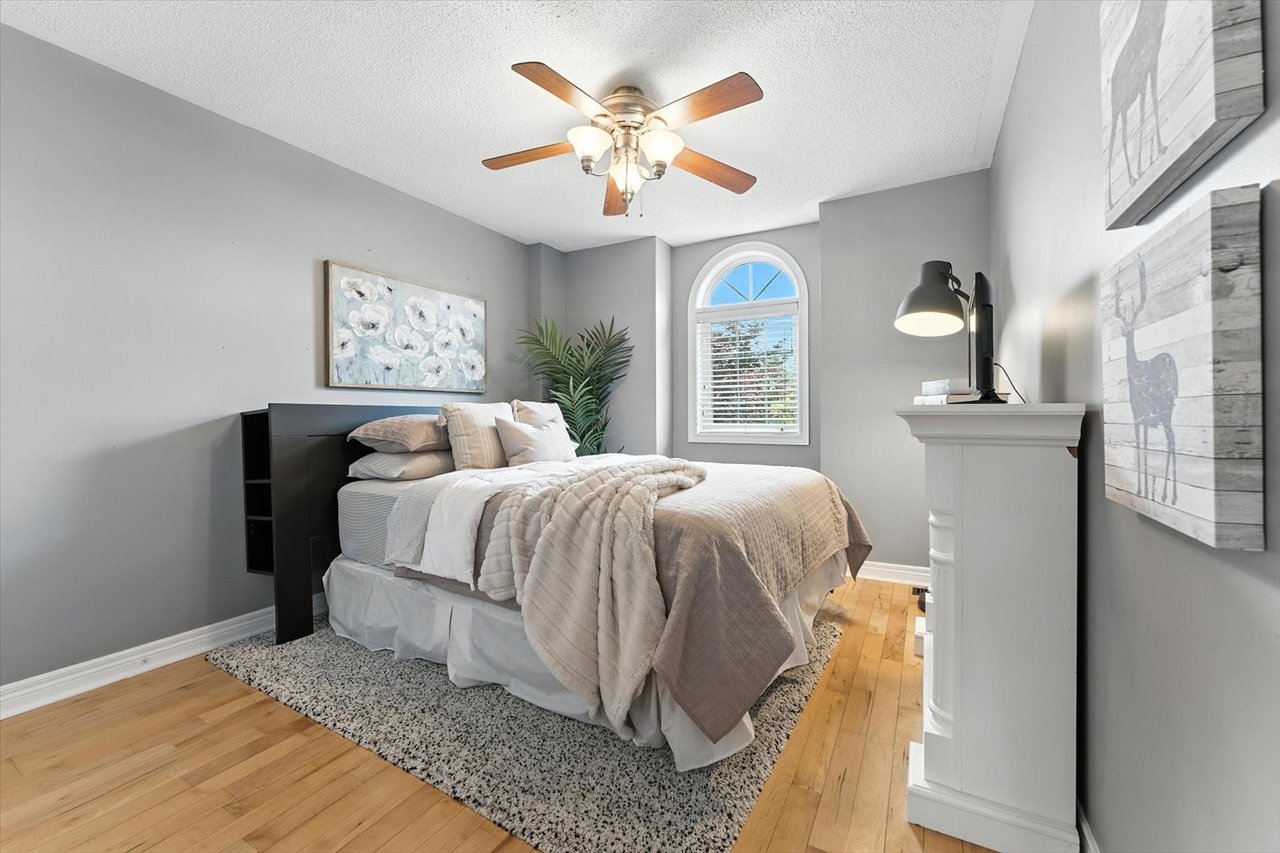 151 Mowat Cres