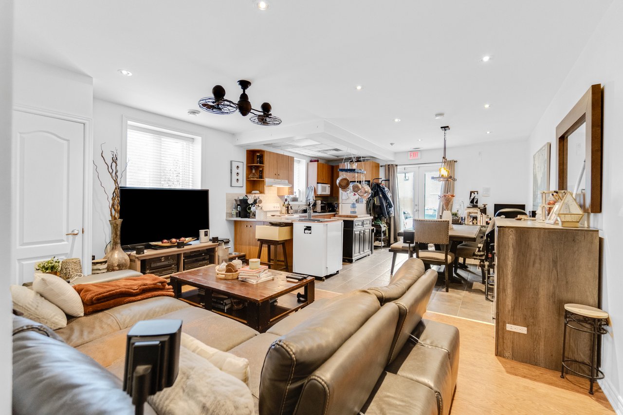 48 Mississauga Rd N 1