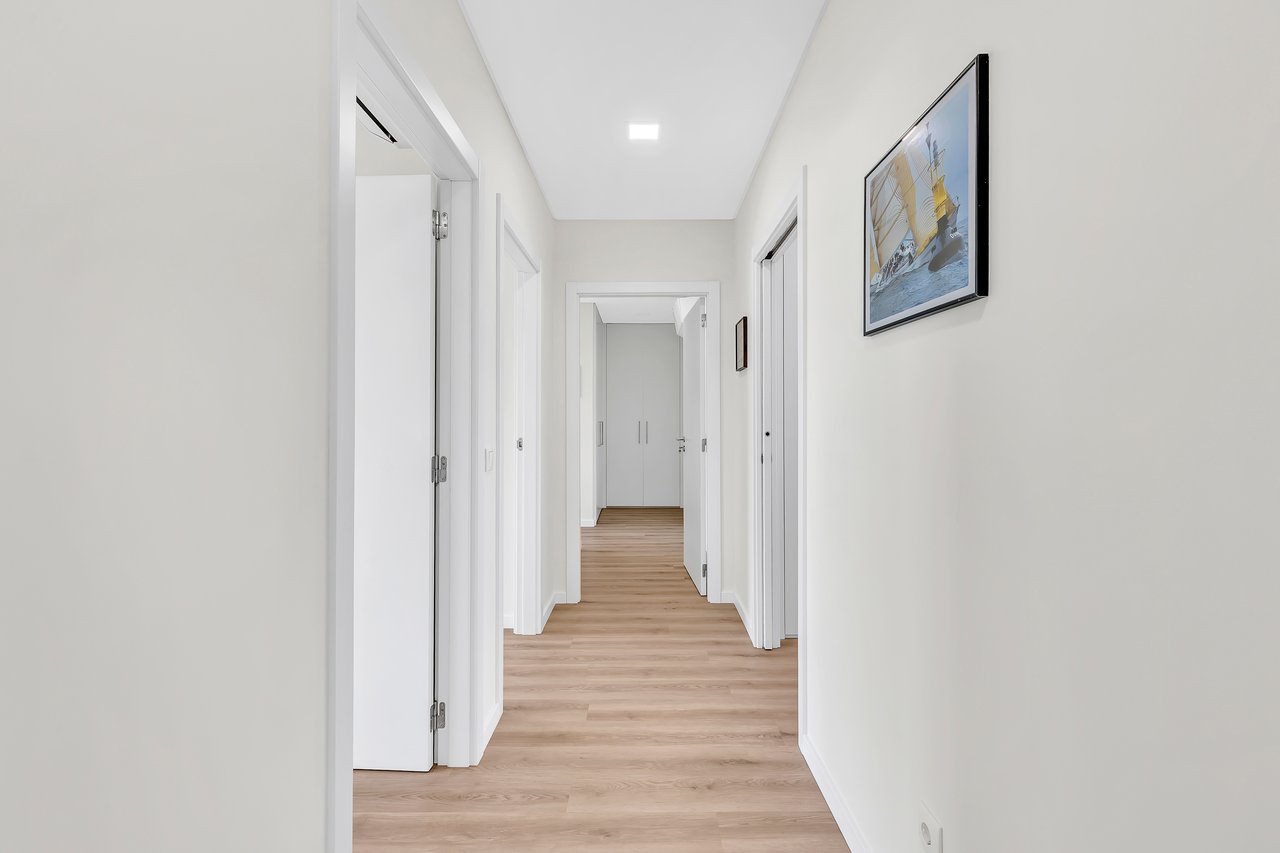 Bright Coastal Apartment with Large Terrace Just Steps from the Beach in Figueira da Foz