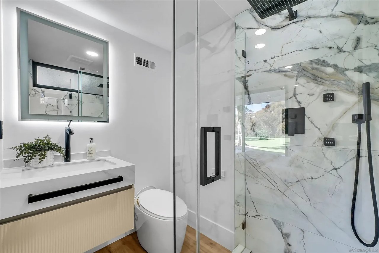 2241 Avenida Salvador