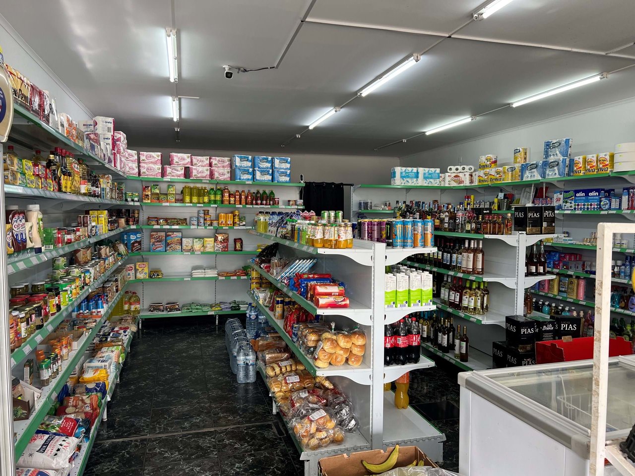 Prime Commercial Space Near Lisbon – Tenant in Place – 5% Annual Return