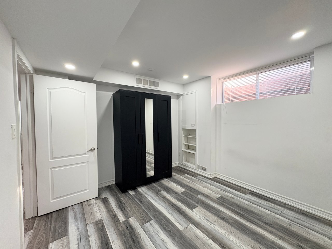 8 Ravencliff Crescent