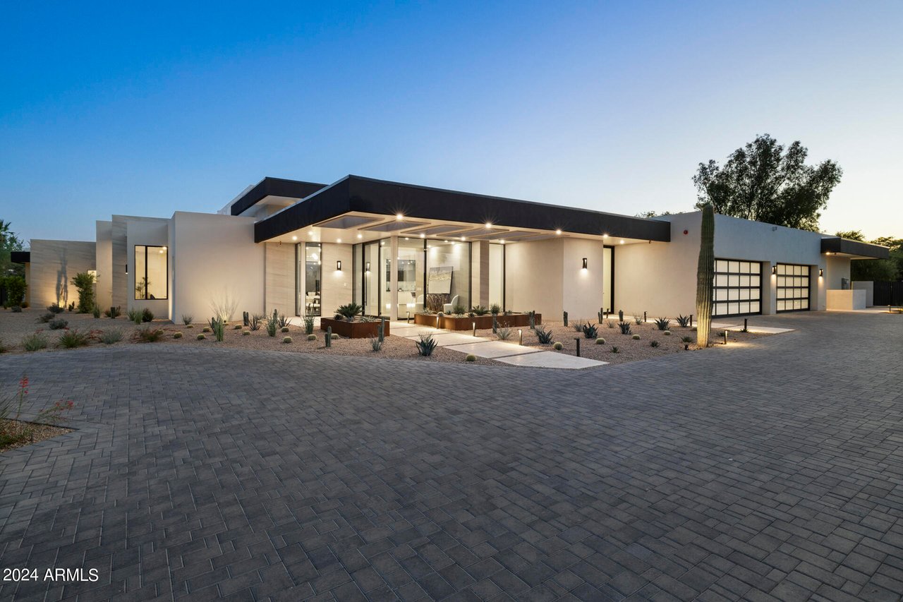 9012 N 53RD Street, Paradise Valley