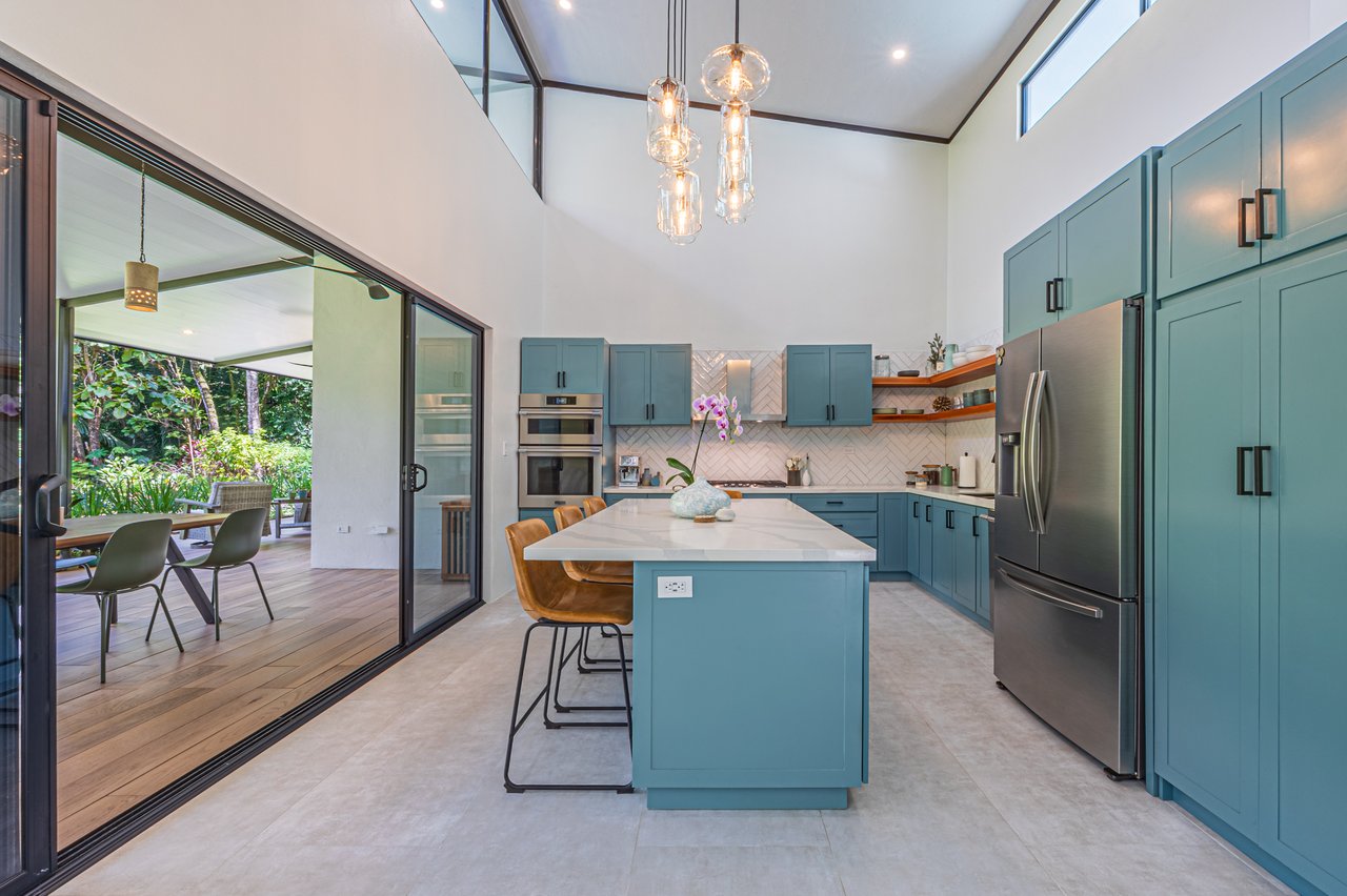 Contemporary Mountain View Villa – 5 Minutes to Playa Dominical