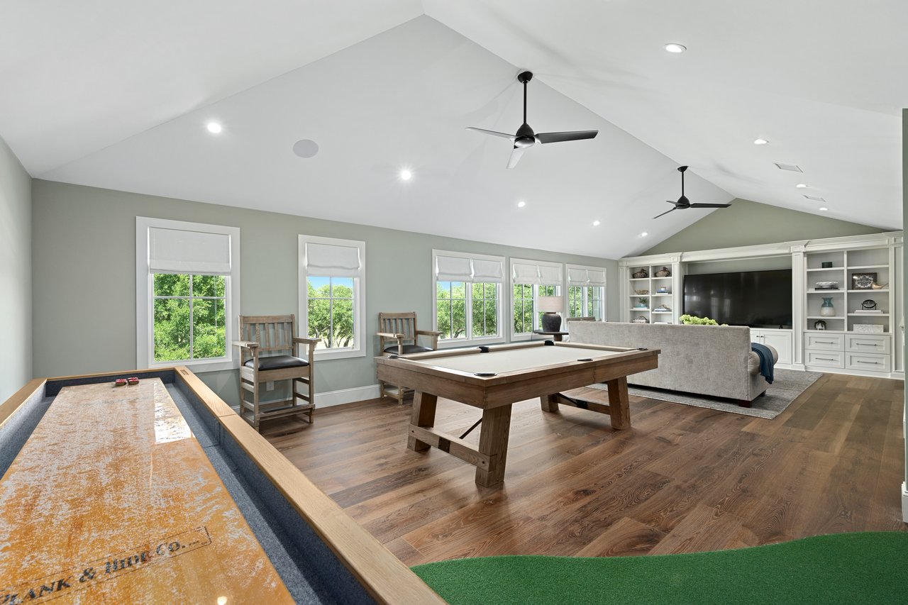 900 Rivercliff Drive