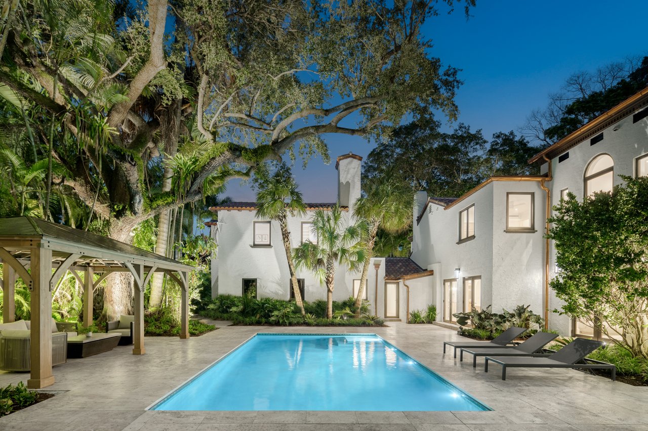 3700 Hibiscus Street "Casa Mamey"