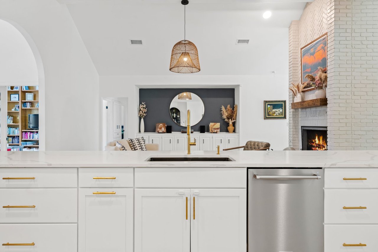7302 Anaqua Dr