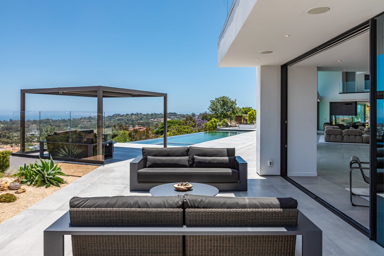 6156 Zumirez Dr