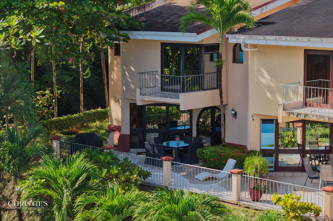 Exquisite Corner Townhouse with Panoramic Ocean Views – Faro Escondido