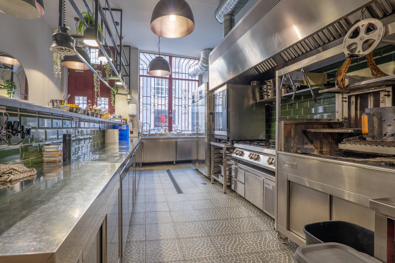 Prime Fine-Dining Restaurant Business Transfer (“Trespasse”) in Central Porto