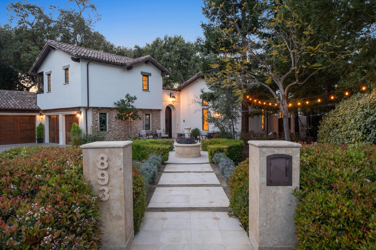 893 Laverne WAY
