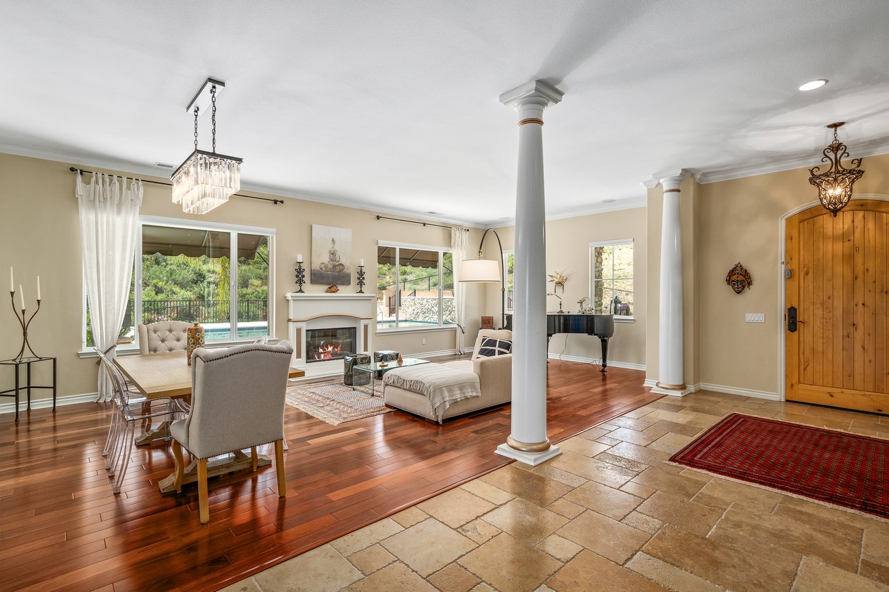 36505 Calle De Lobo