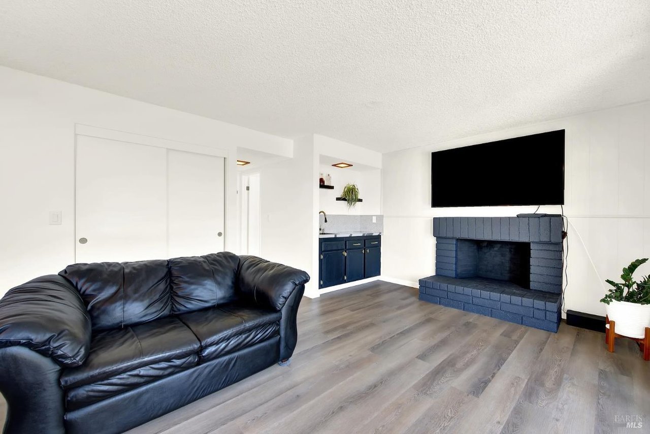 1305 Corcoran Ave