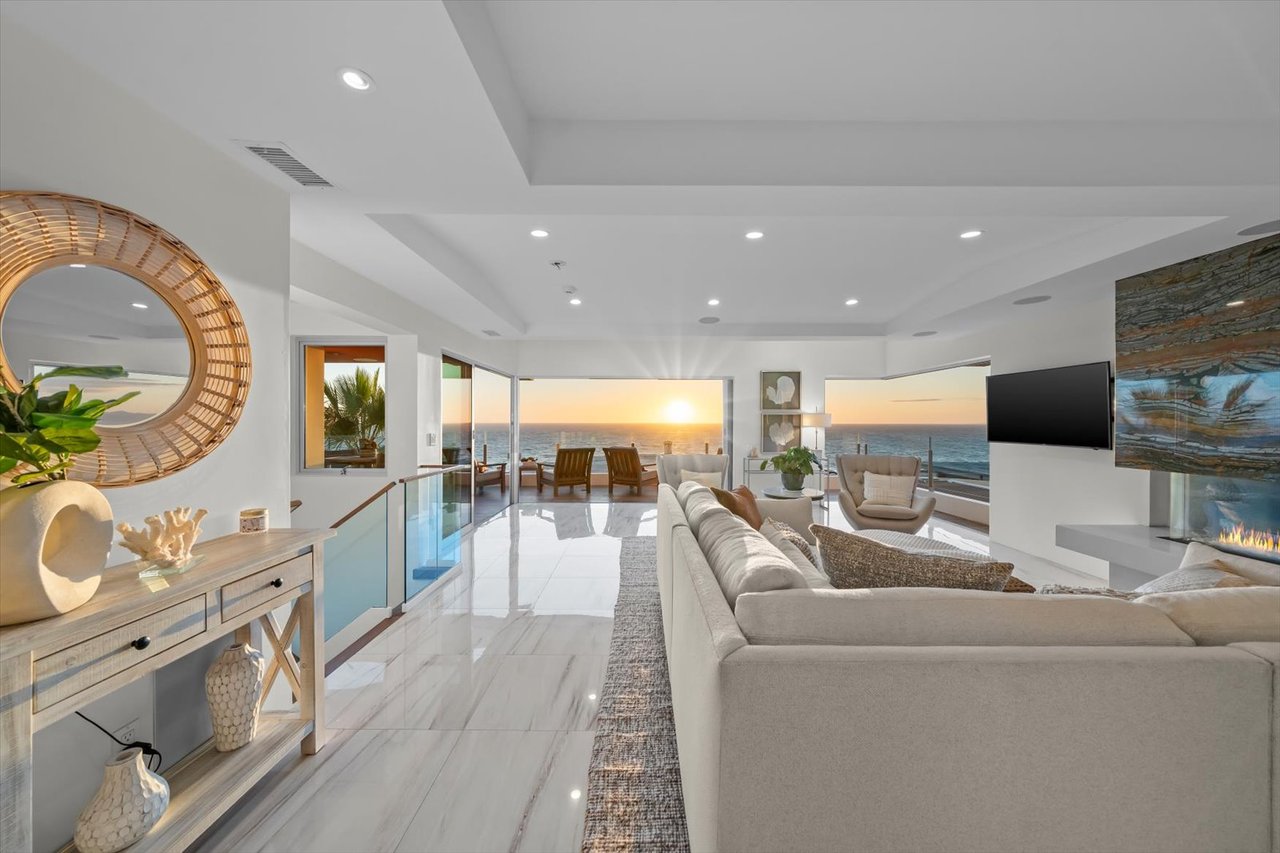  Steps from the Sand & Panoramic Views in Manhattan Beach