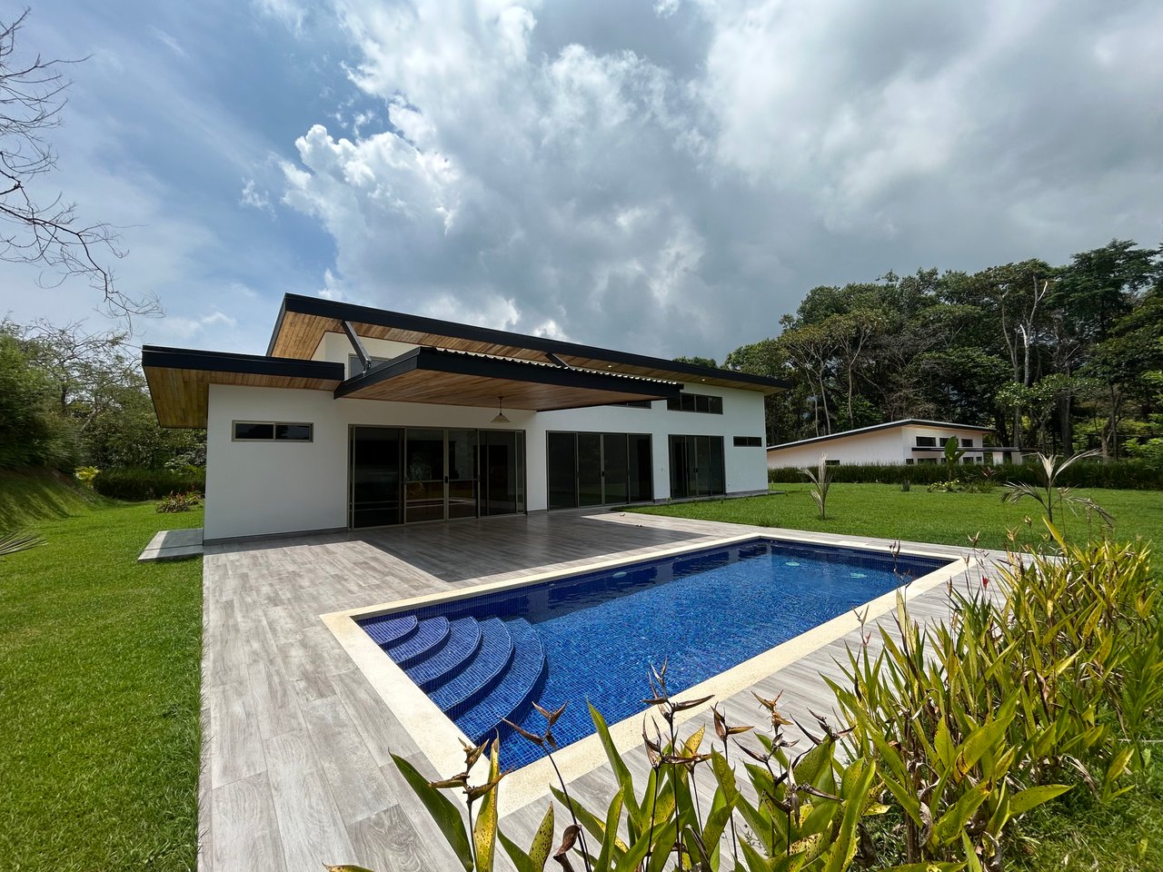 Modern Homes for Sale in Ojochal – El Tucán Paradise | Gated Community Costa Rica