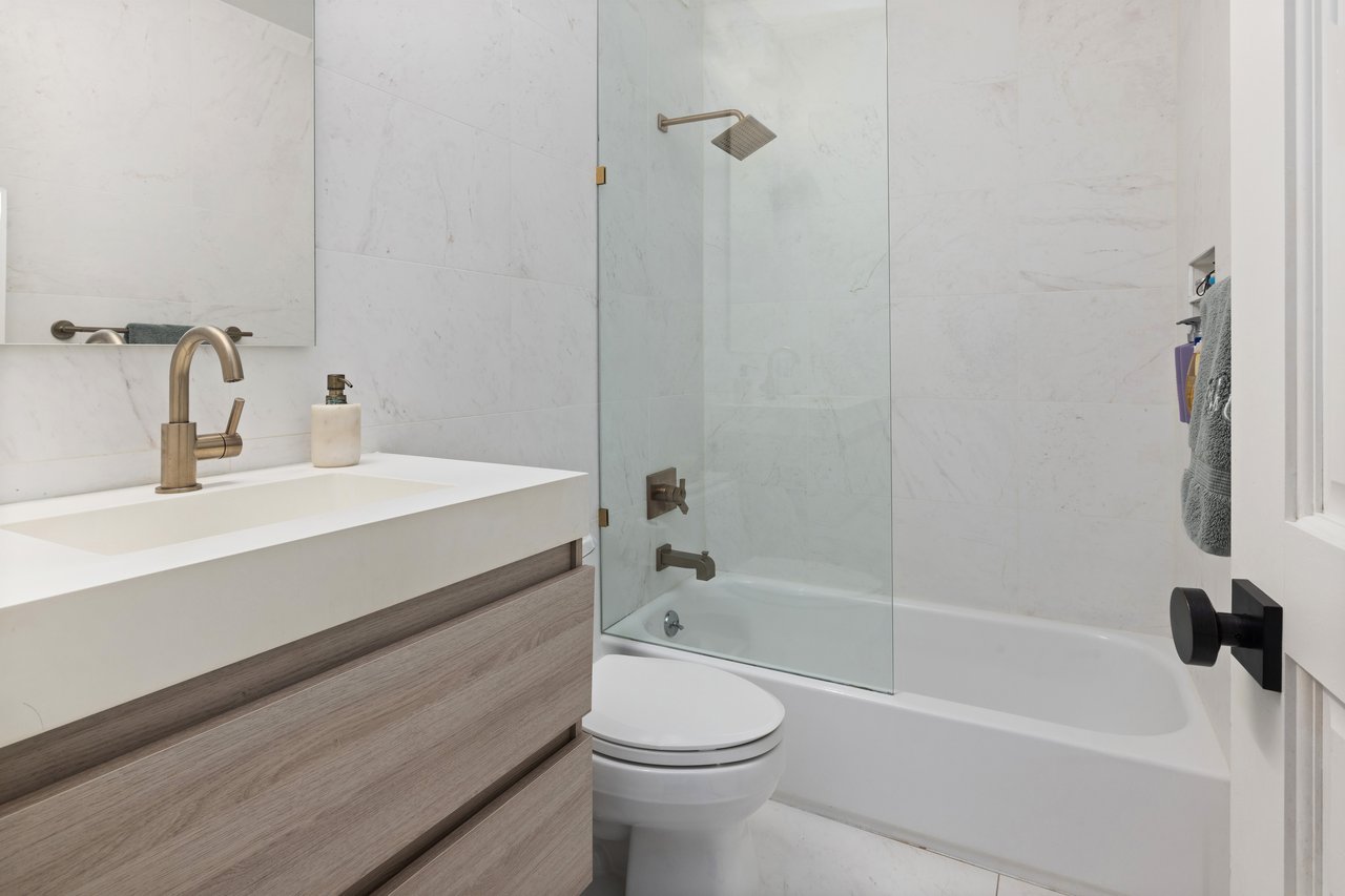 525 East 80th Street, 9D