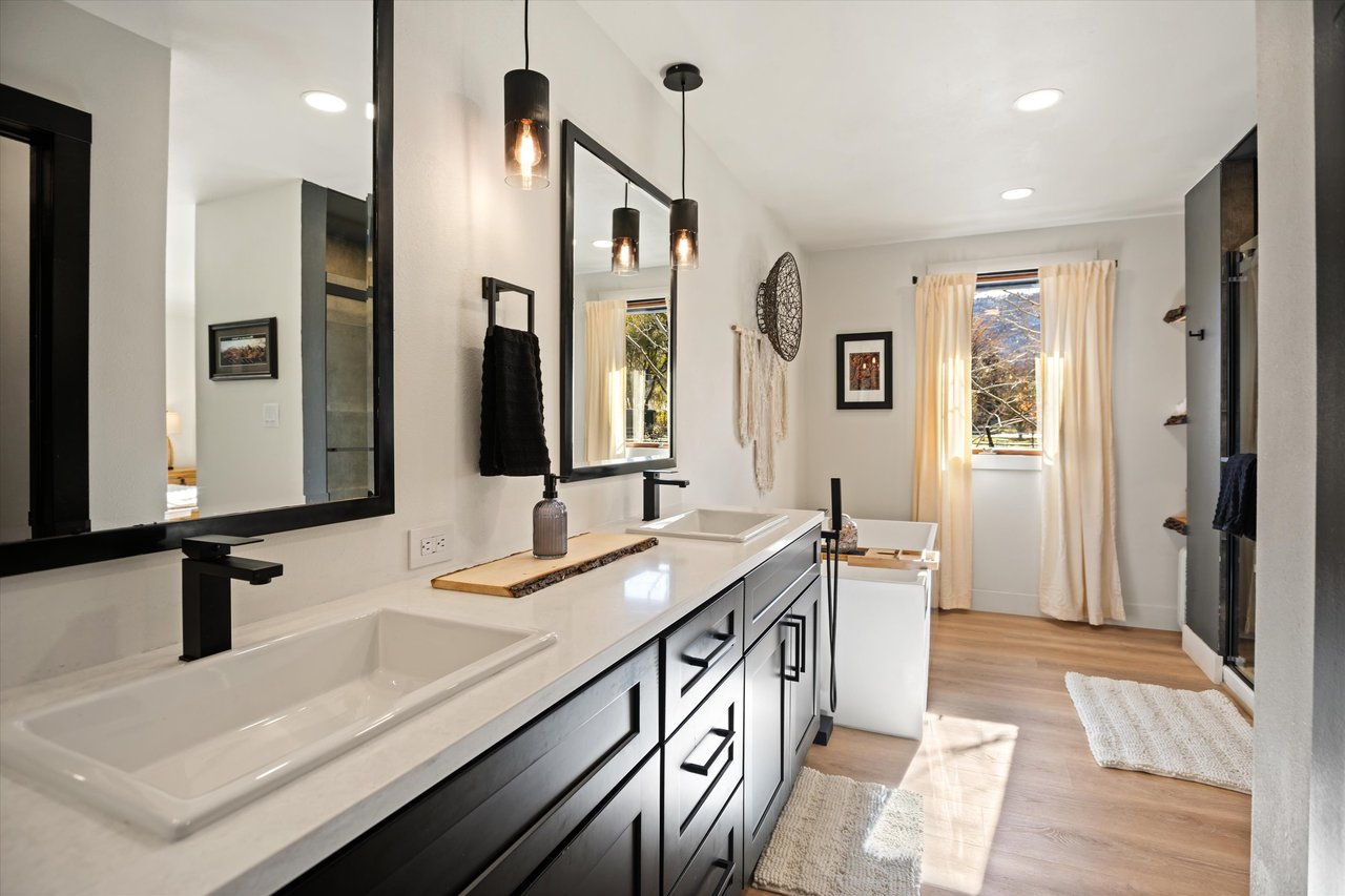 Beautifully Remodeled Home in the Heart of the Valley
