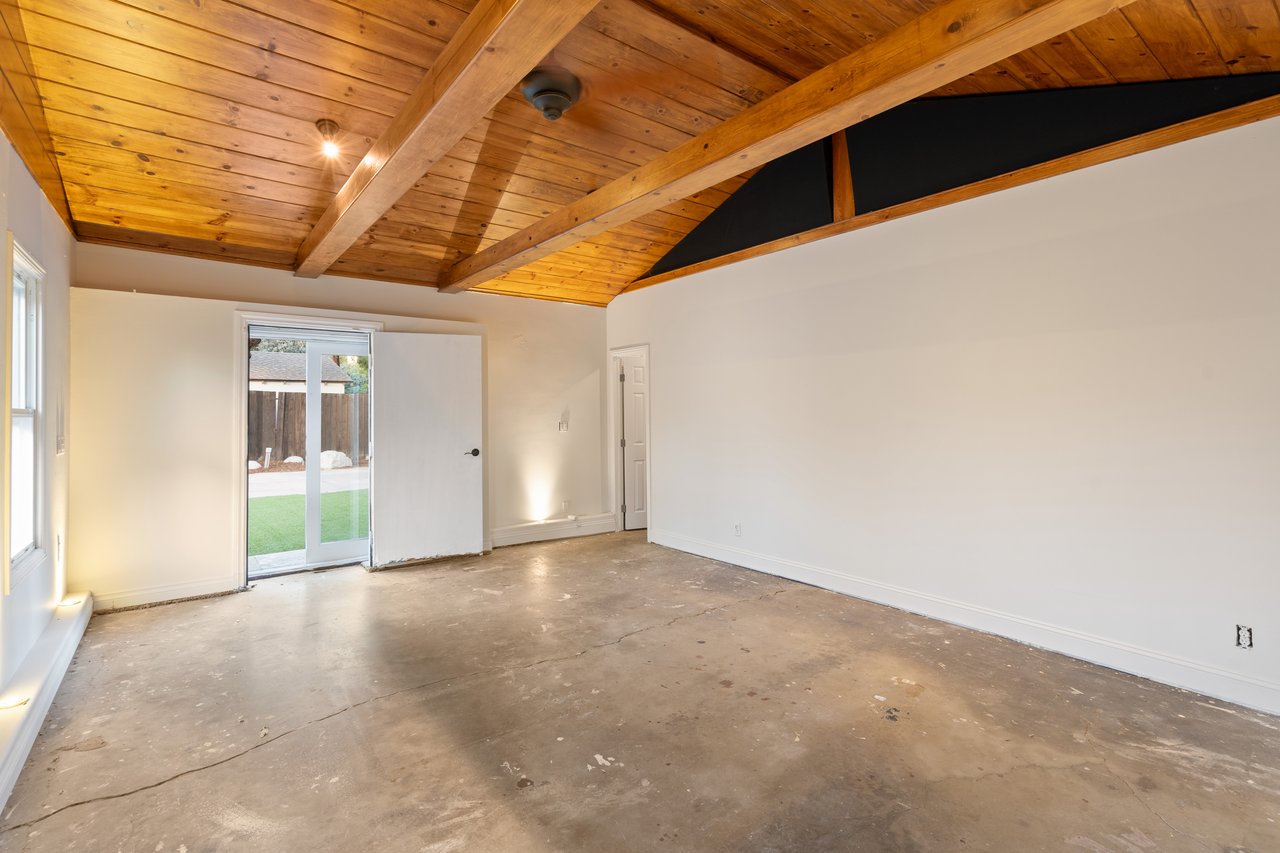 20212 Oxnard St, Woodland Hills