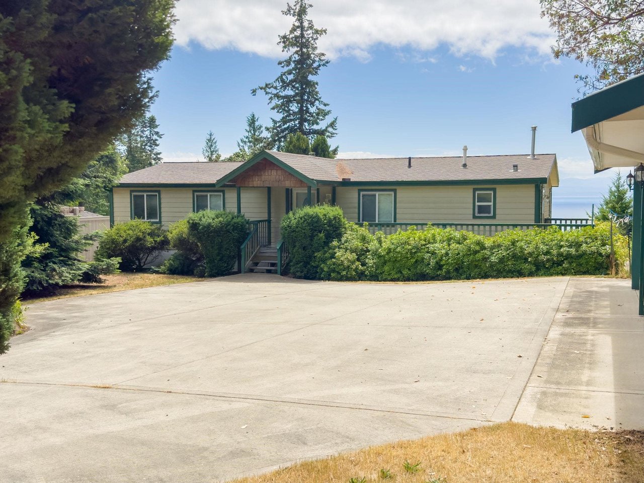 8097 Redrooffs Road