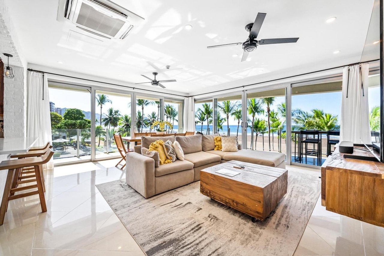 Remodeled Beachfront Condo, Jaco, Puntarenas