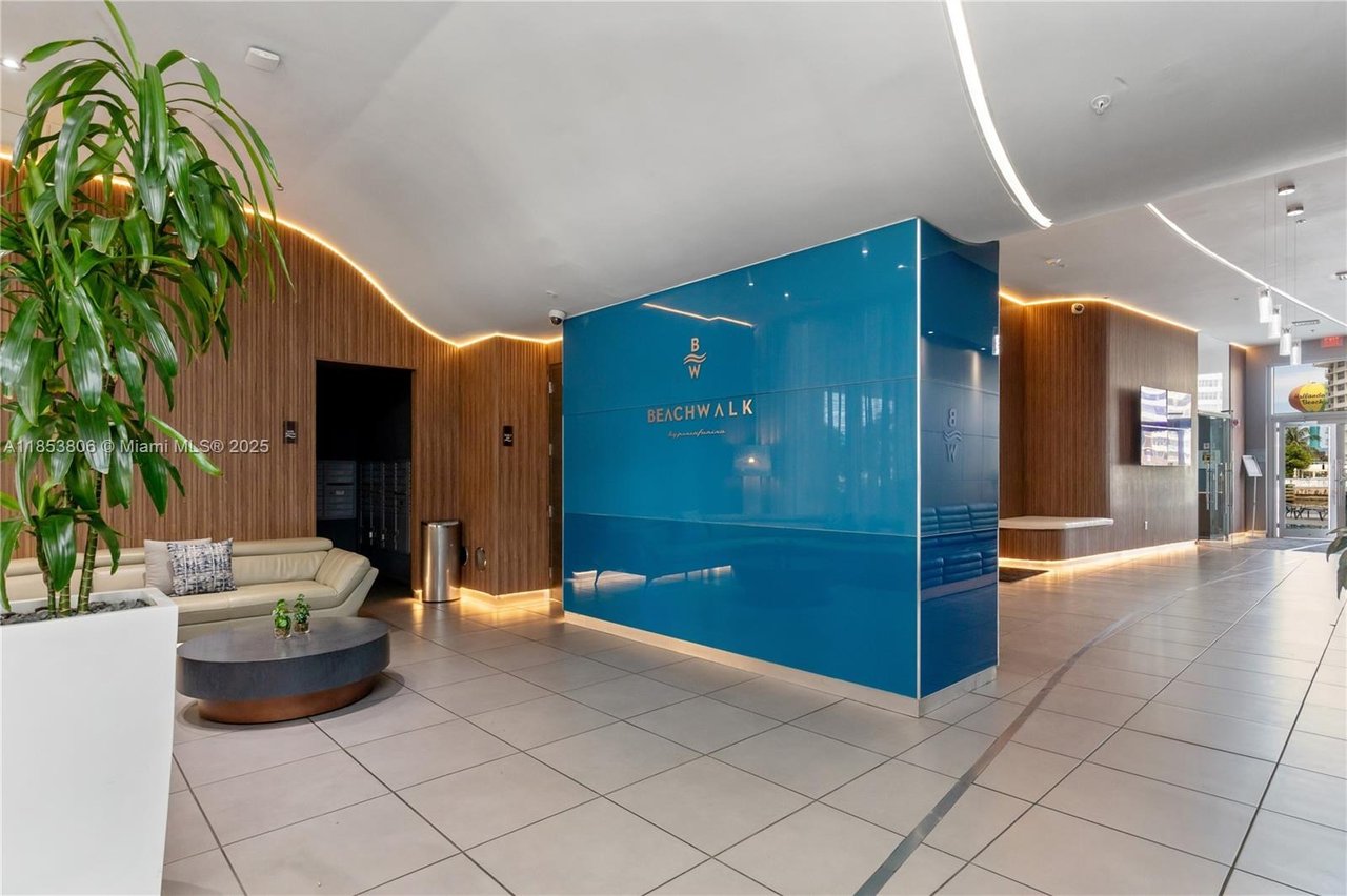 2600 E Hallandale Beach Blvd #2702