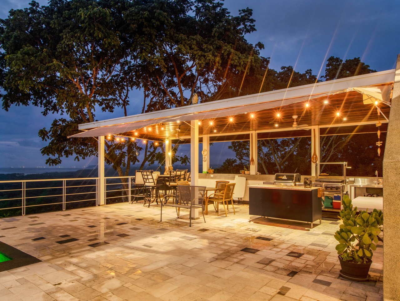 Nativa Contemporary Infinity Views | Luxury Rainforest Estate with Pacific Ocean Views