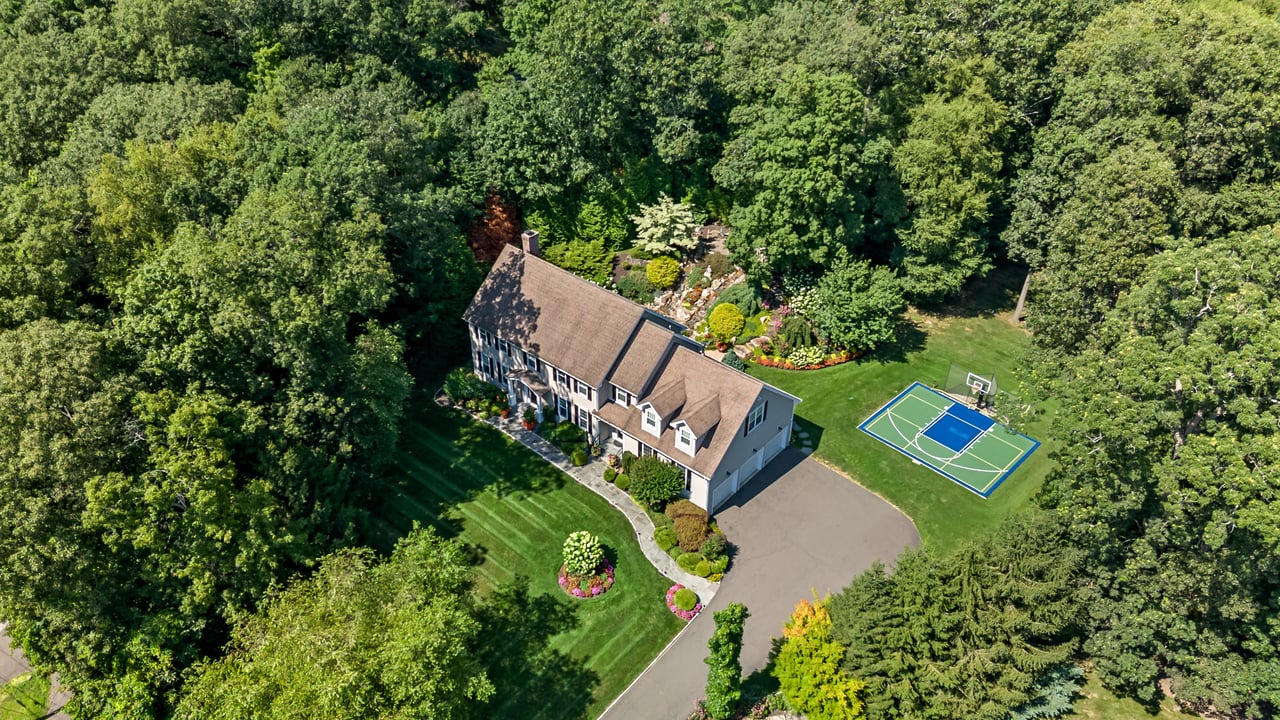 18 N Nabby Rd, Danbury, CT 06811