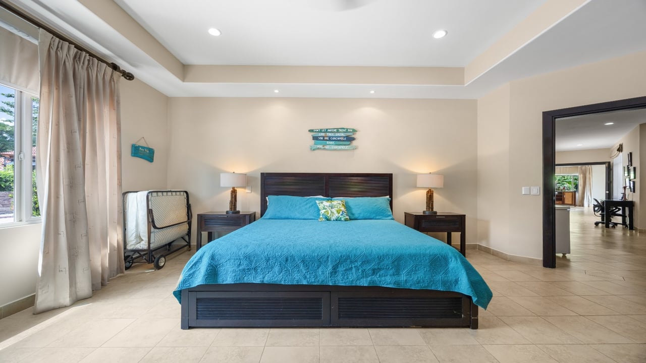 Exquisite Estate in Catalina Cove – Walk to the Beach, Live the Dream