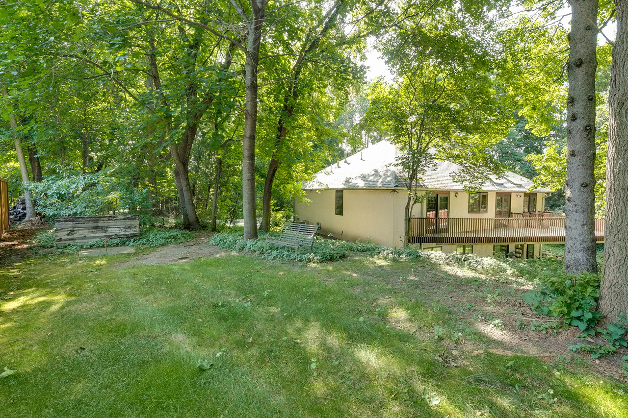 3390 Maplewood Rd | Deephaven