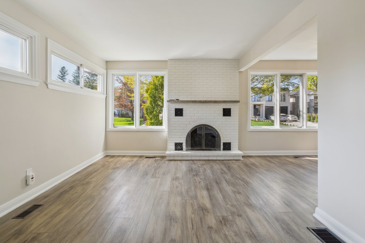 Bungalow on 60' x 125' lot with endless potential