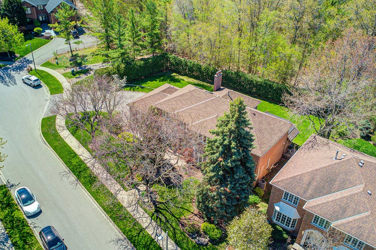 1296 Mapleridge Cres