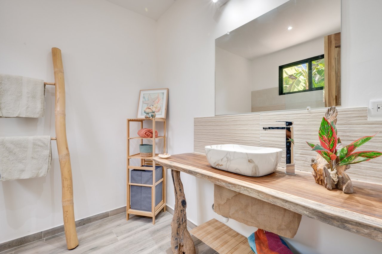 V-Jungla Cecile Refundores | Spacious Modern Villa with Pool, Guest House & Tropical Garden Near Tamarindo Beach