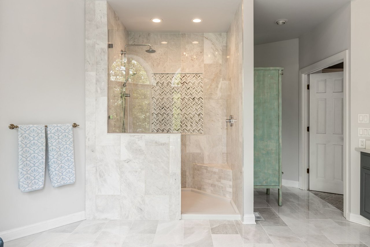 11 Lake Forest Court W