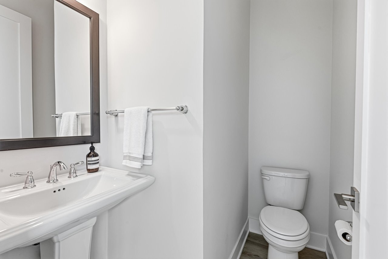 8189 River Rd, Bethesda MD 20817