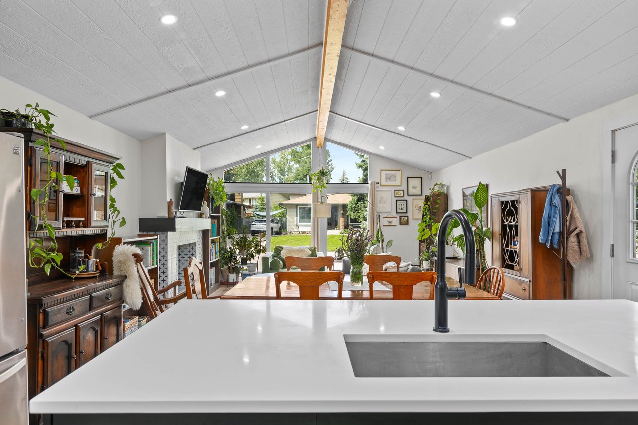 104 Thorson Crescent