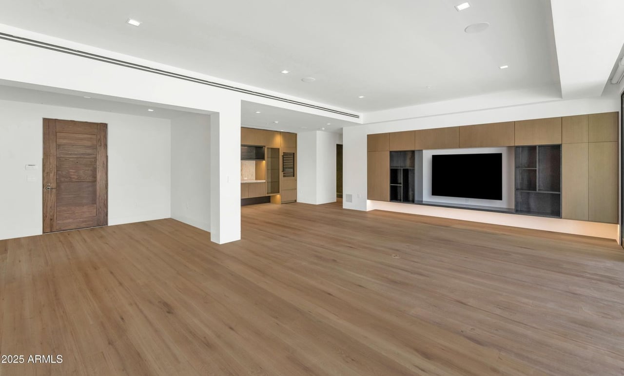 6587 N Palmeraie Blvd, #1051