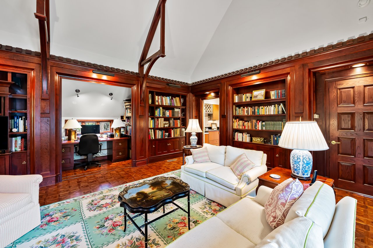 18 Treadwell Court