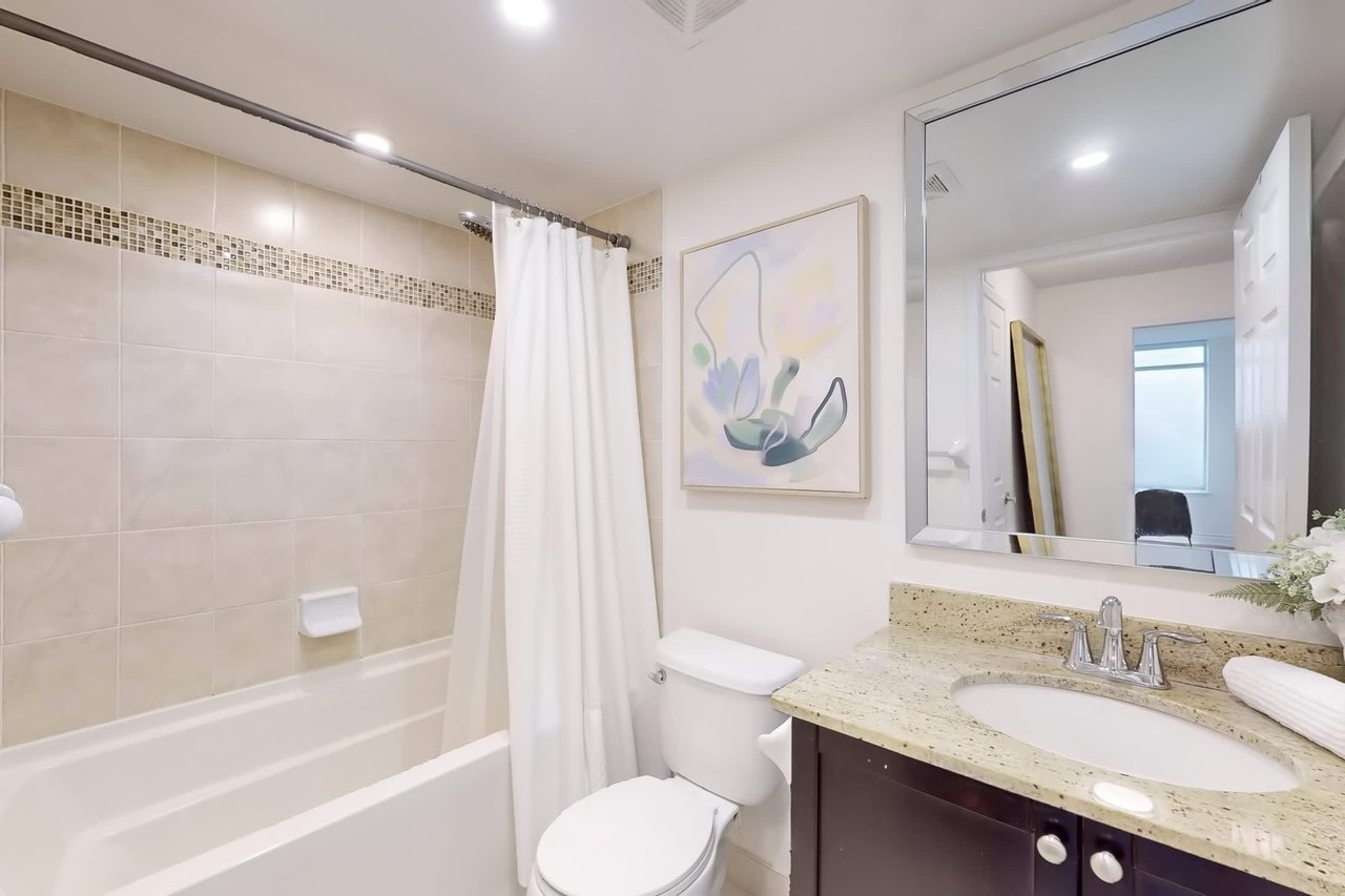 75 King William Cres Unit: LPH13