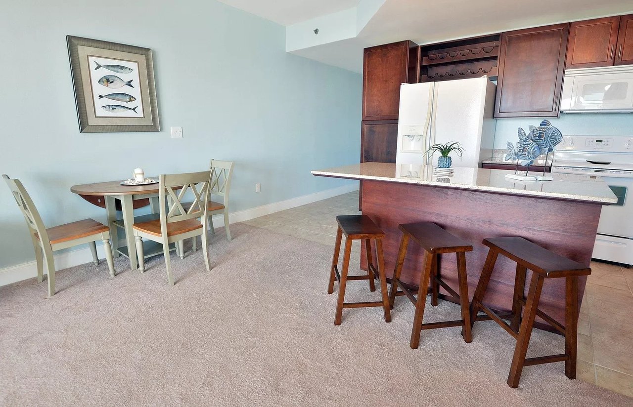 9860 S Thomas Drive Unit 1015