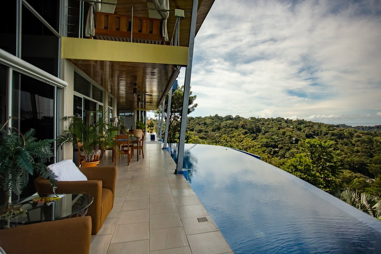 Solar Powered Hilltop Estate, Manuel Antonio, Puntarenas