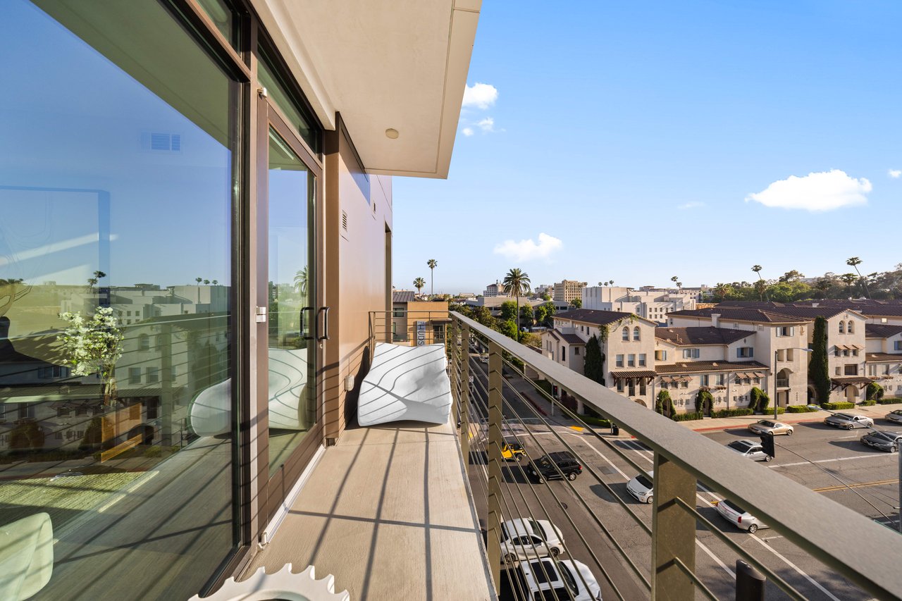 218 N El Molino #502