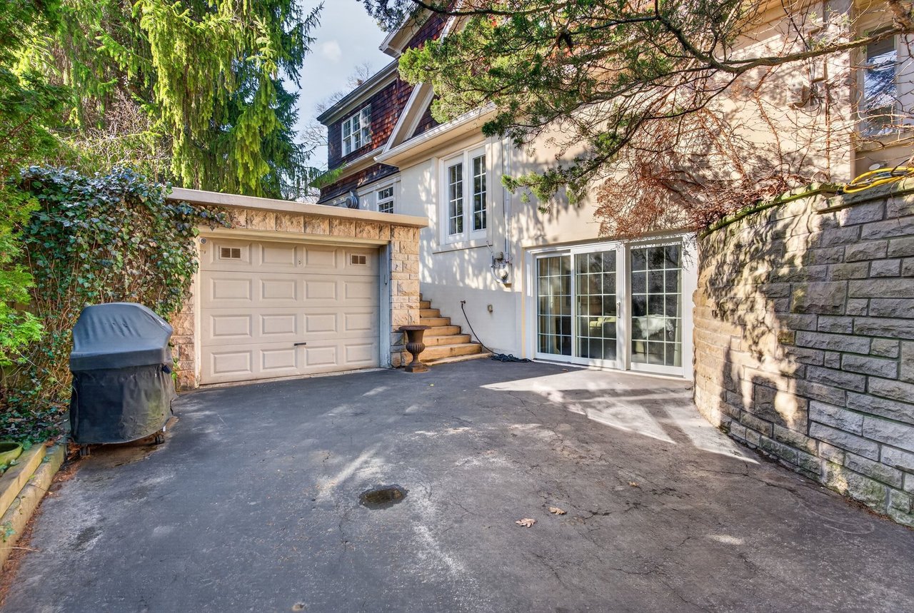  Aldershot Lakeside Elegance
