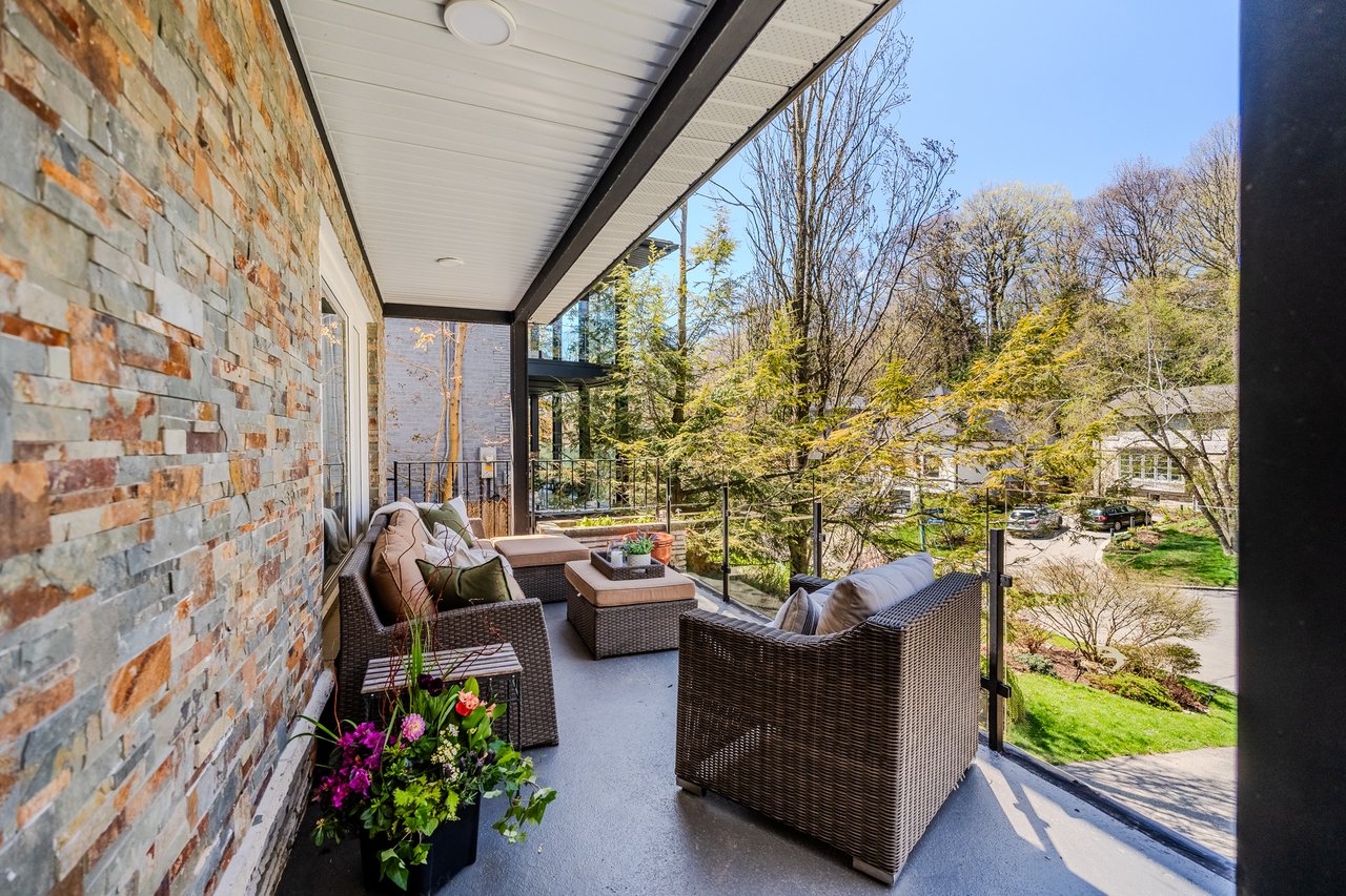 31 Fallingbrook Dr