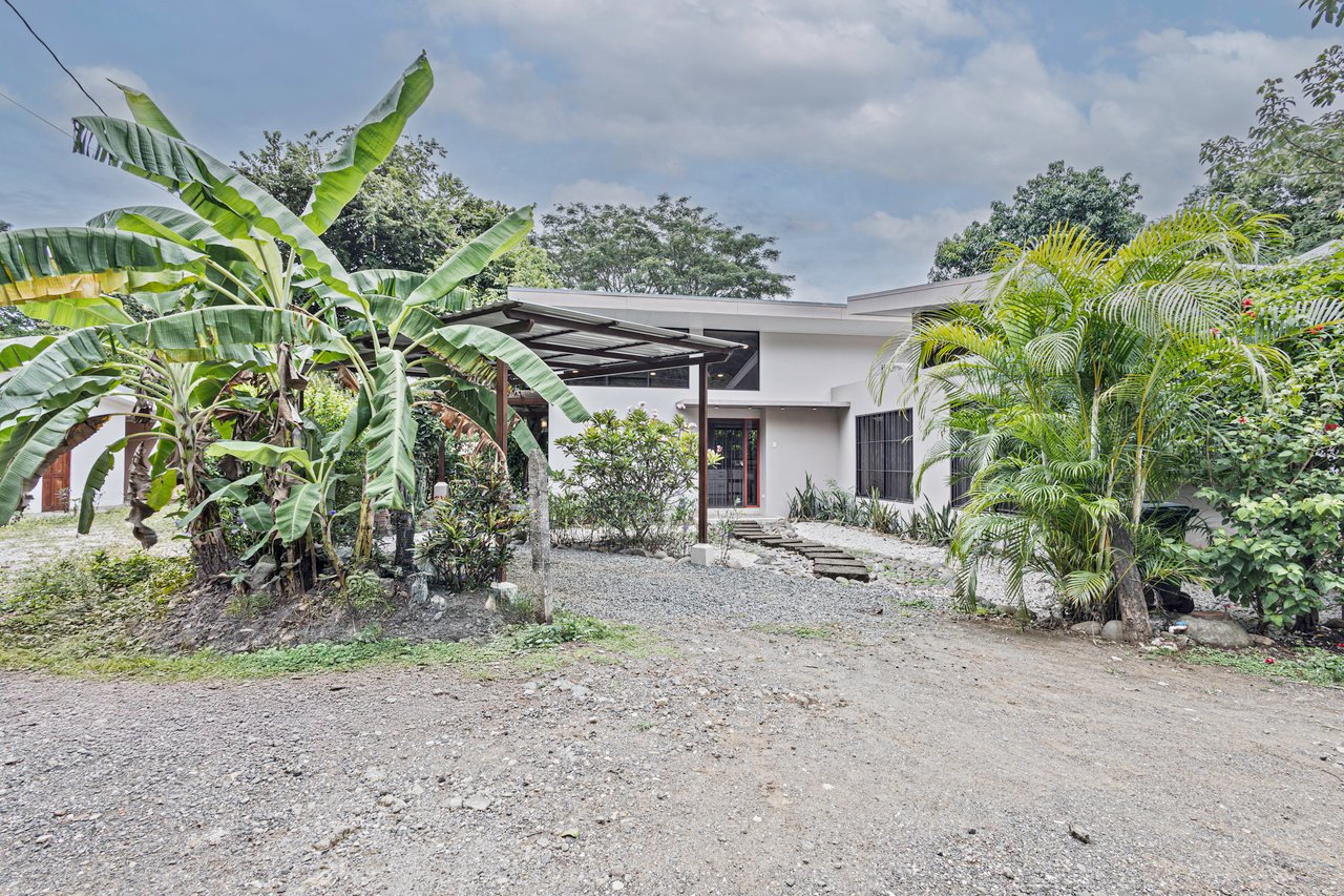 Charming Two Bedroom Casa Ceiba